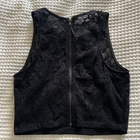Black lace tank top - Picture 2 of 3
